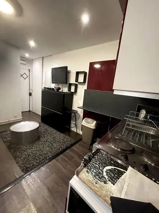 Апартаменты Magnifique Studio Champs-Elysee Париж
