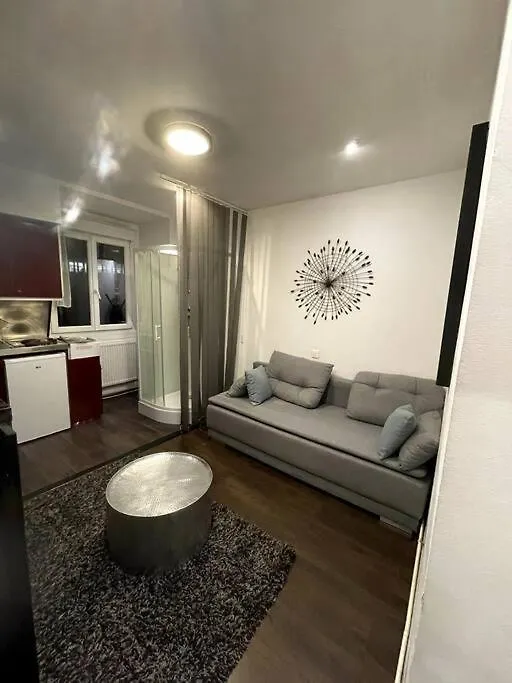 Апартаменты Magnifique Studio Champs-Elysee Париж